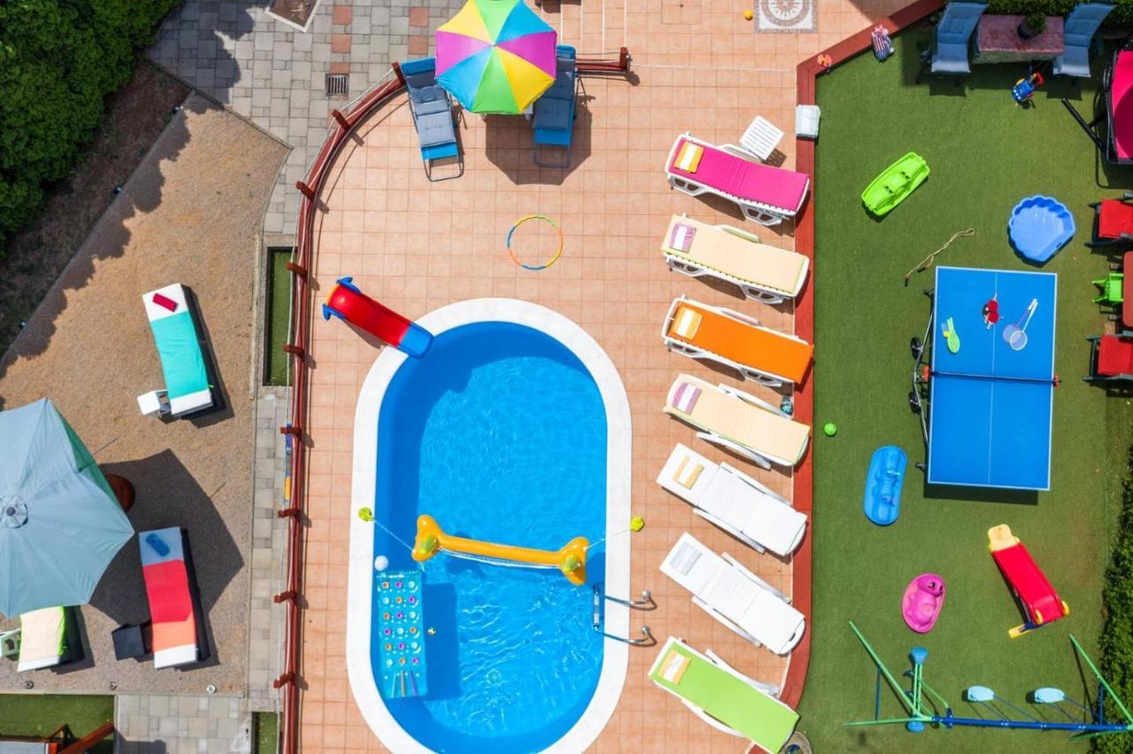 Apartment Pool&Garden リエカ エクステリア 写真